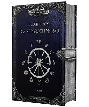 Das Cover zeigt mittig ein silbernes zerbrochenes Rad mit zwölf Speichen. Umrandet ist das Rad mit den Symbolen der zwölf Götter aus den Büchern. Im oberen und unteren Bereich befindet sich je eine Zierleiste, in der oberen ist der Reihentitel eingearbeitet. Autor und Titel stehen darunter, der Untertitel ist unter dem Rad. Rechts ist mittig ein Verschluss aufgemalt, der über den Buchschnitt verläuft, so dass es wirkt, als wäre das Buch verschlossen. Das Cover ist dunkelblau, der Buchschnitt grau.